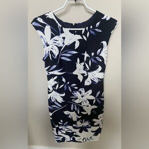 Vince Camuto size 8 Navy stretch floral dress